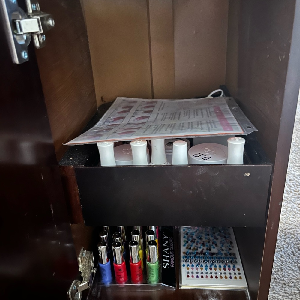 Manicure table - Picture 6 of 11